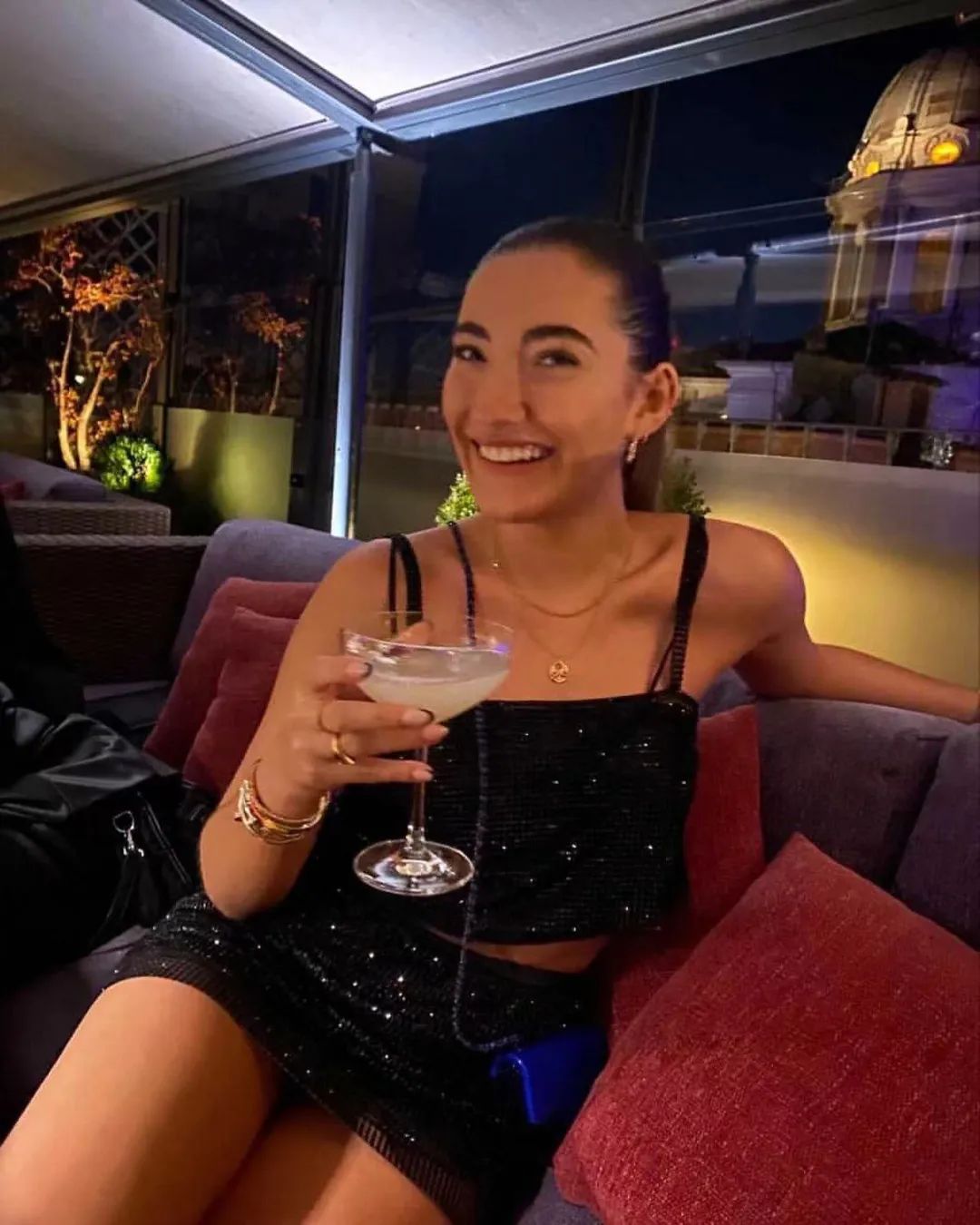 真出色！穆帅的宝贝女儿有颜值也要靠才华