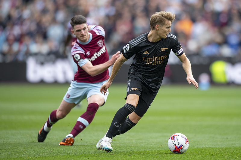 英国首富接近以巨额溢价收购曼联,阿森纳3连胜领跑曼联