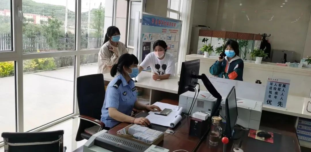 护航户政为考生开辟绿色通道,户政大队为高考学子开辟绿色通道