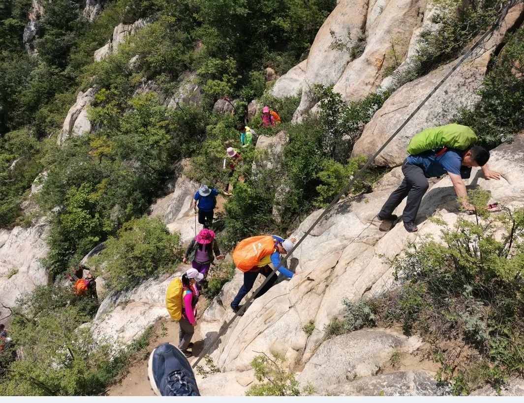20230513嵩山月亮坡四号线溜腿，旁边的小山脊又出意外了