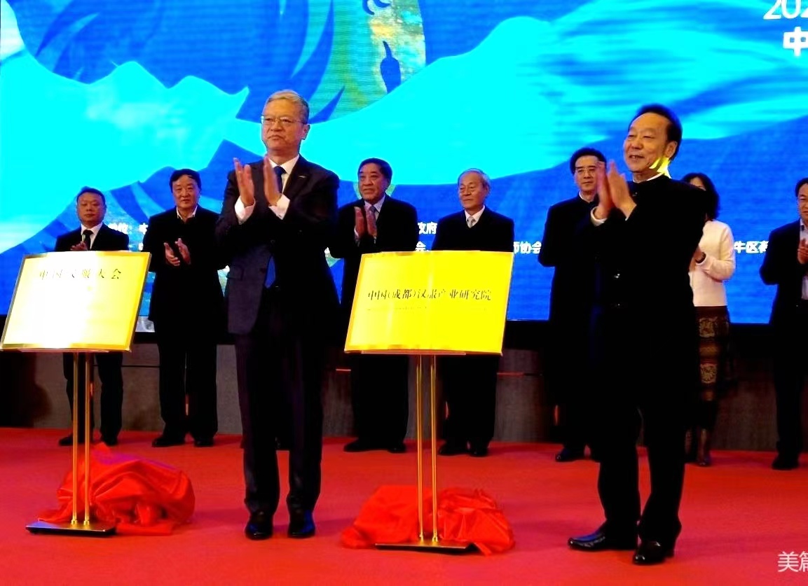 全国政协委员徐玖平：文化自信产业自强推动中华服饰文化融合创新发展促进国内经济大循环