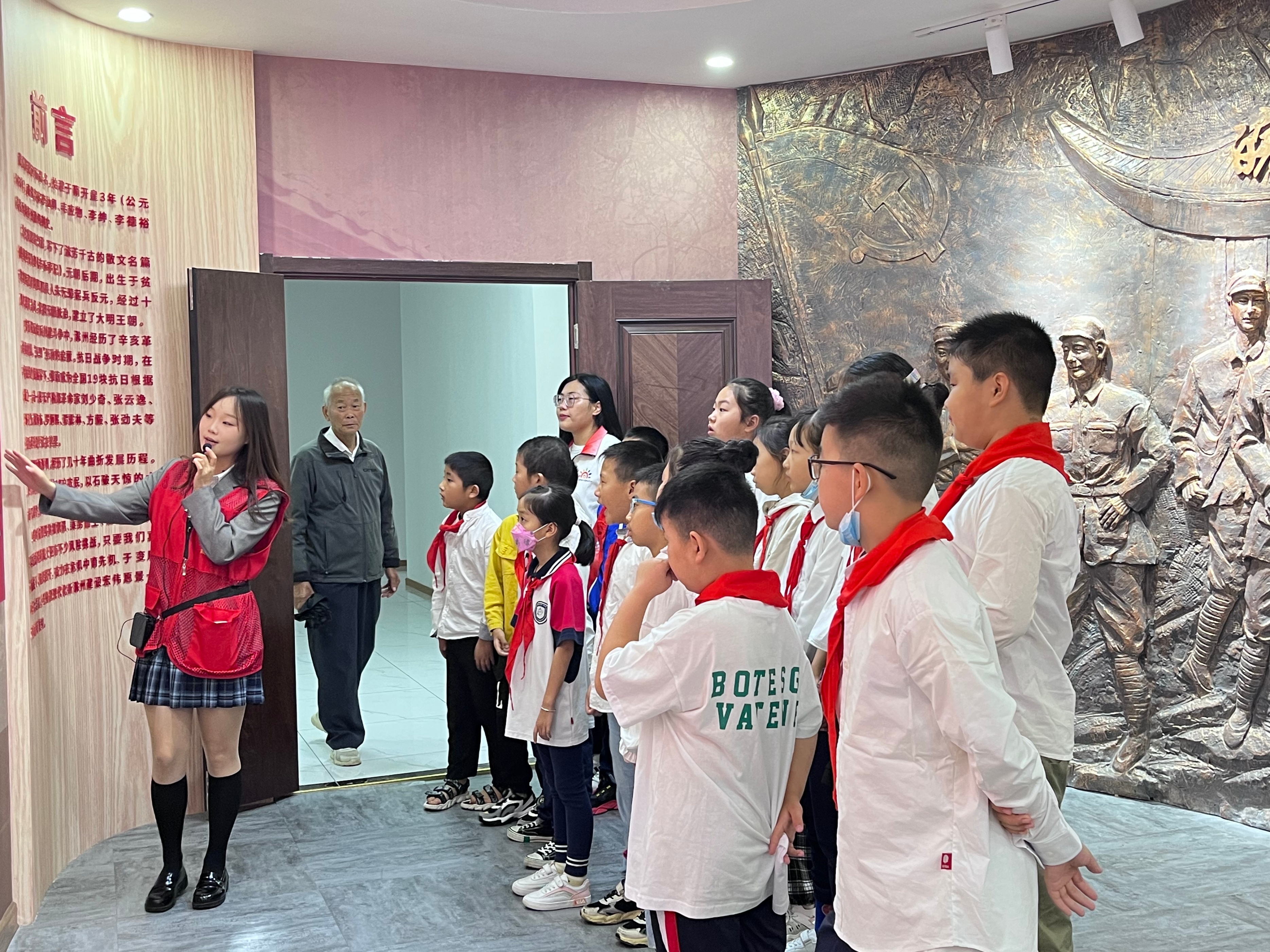 七色光开展“铭记历史，珍爱和平”抗日战争胜利纪念日活动