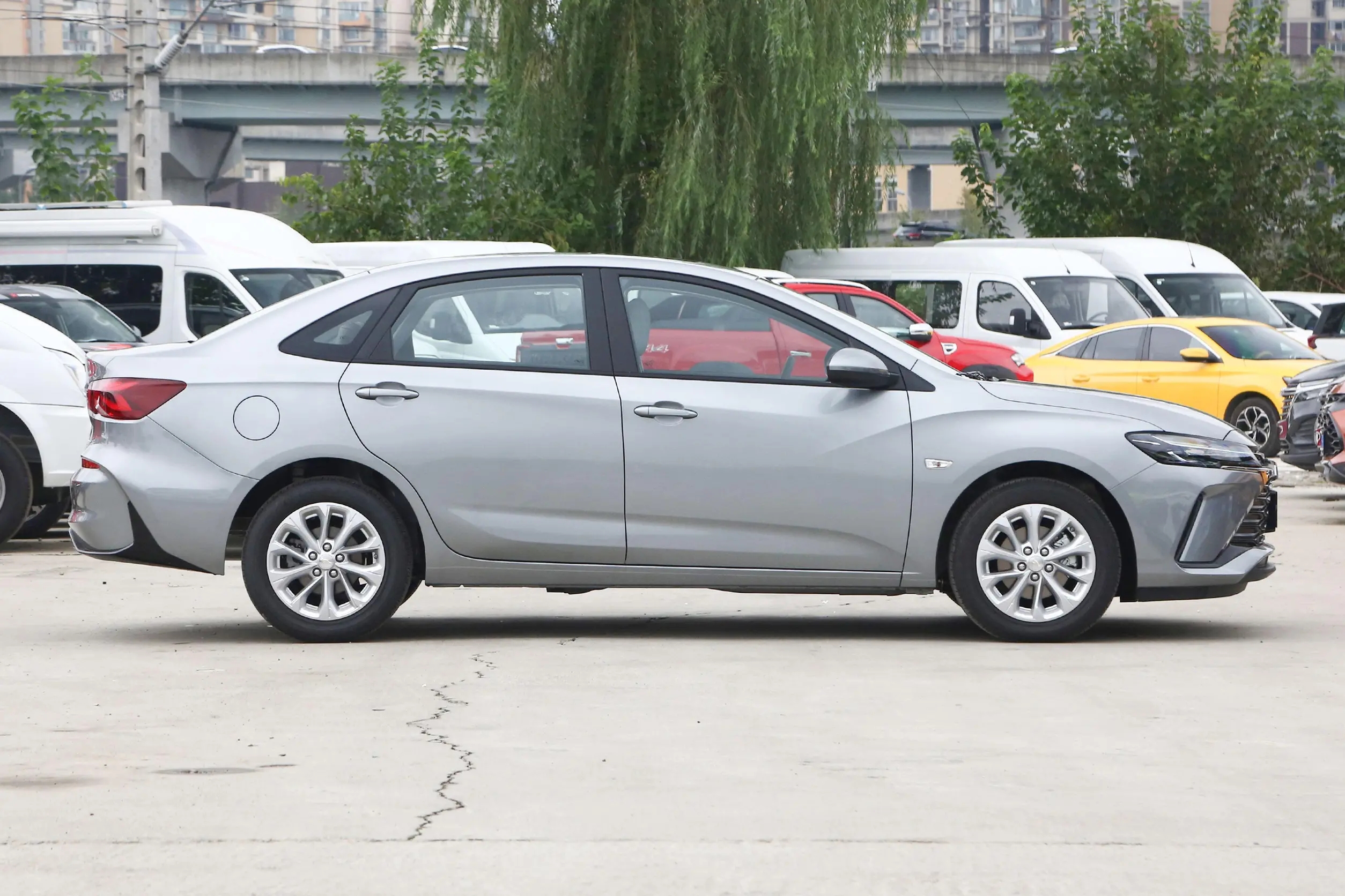 十万预算这三款家轿最多人买,宽敞省油还运动10-15万家轿大推荐