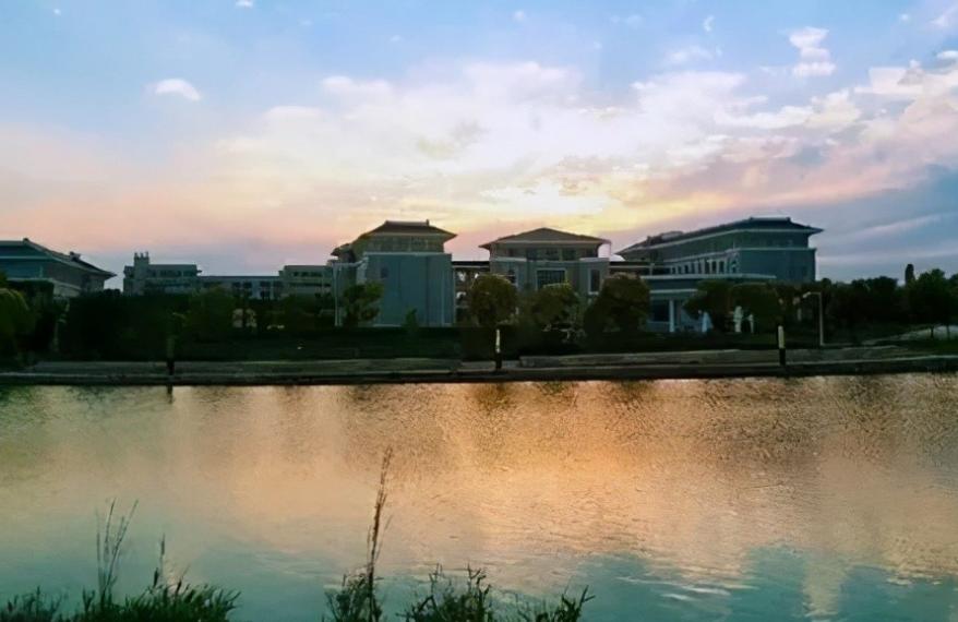 上海震旦职业学院推荐工作吗,上海震旦职业学院毕业难吗