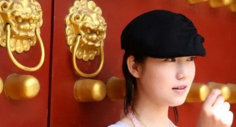 “网红模特”*筱雨张**,出道一年拍21套人体写真,现38岁仍单身未婚