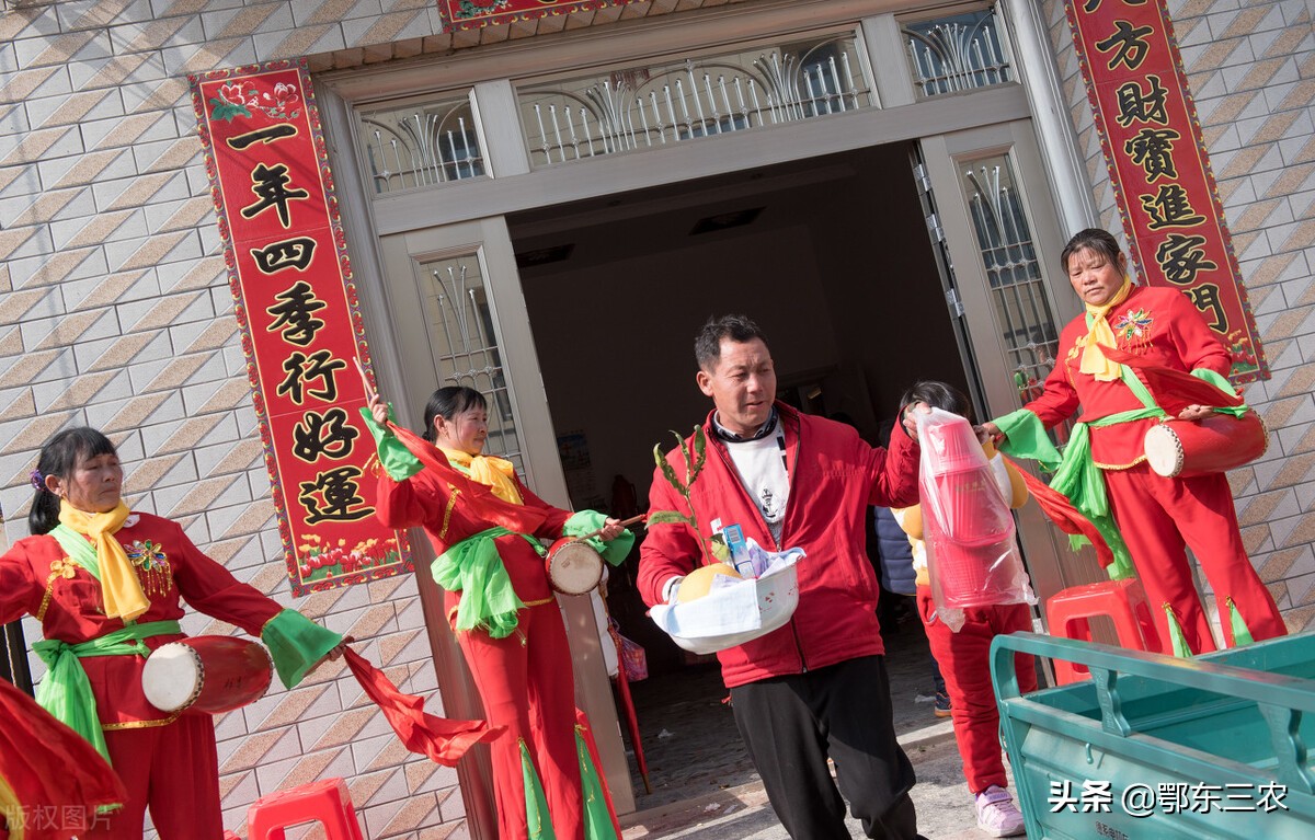 家里老人去世了多久办喜事,老人去世多久家里人可以办喜事