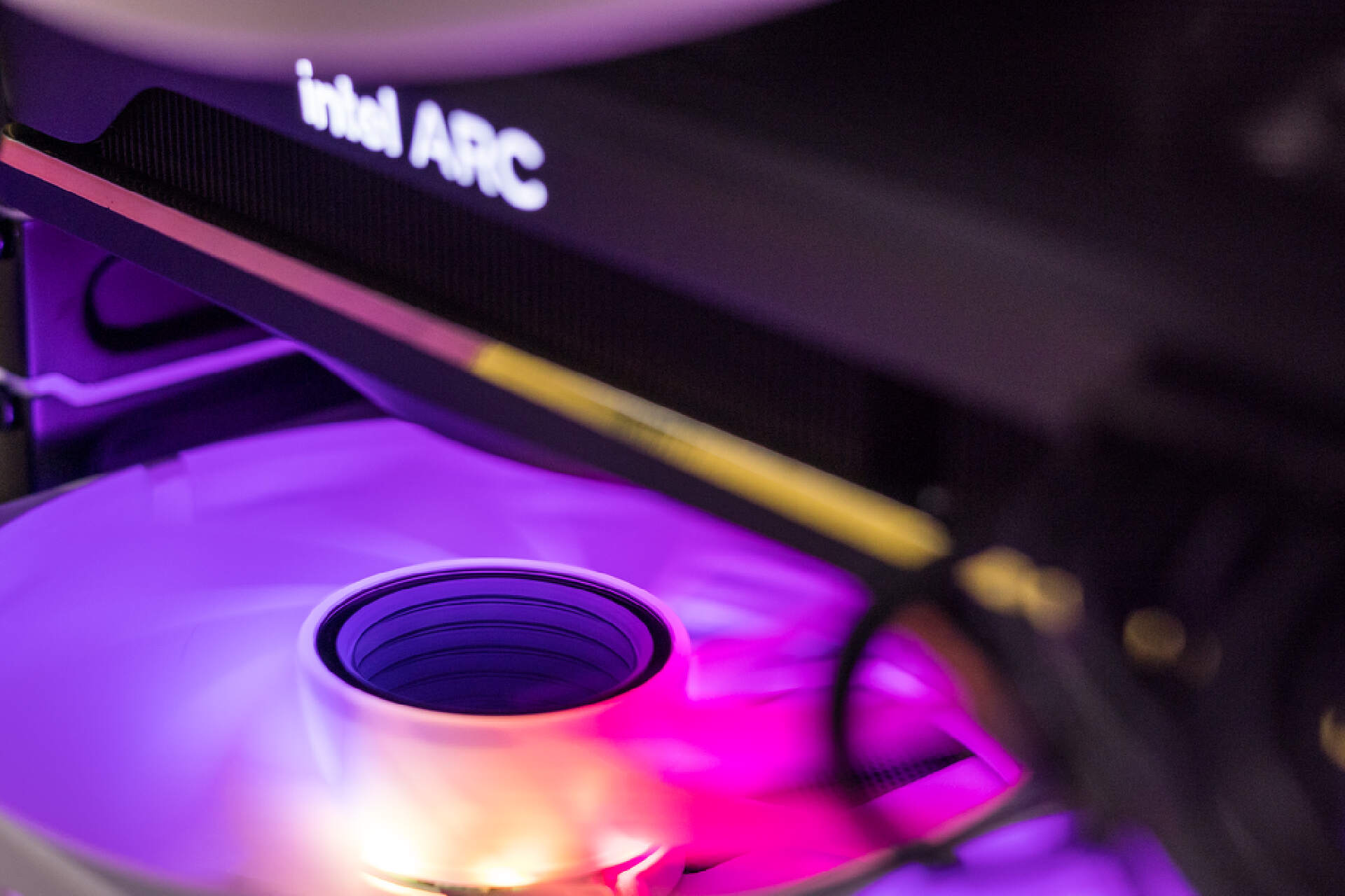 matx机箱和itx机箱对比,itx主机和matx主机哪个好