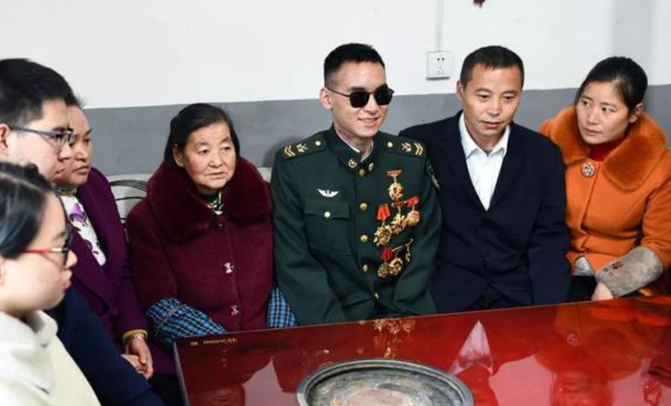 排雷英雄杜富国荣立几等功,讲解排雷英雄杜富国事迹