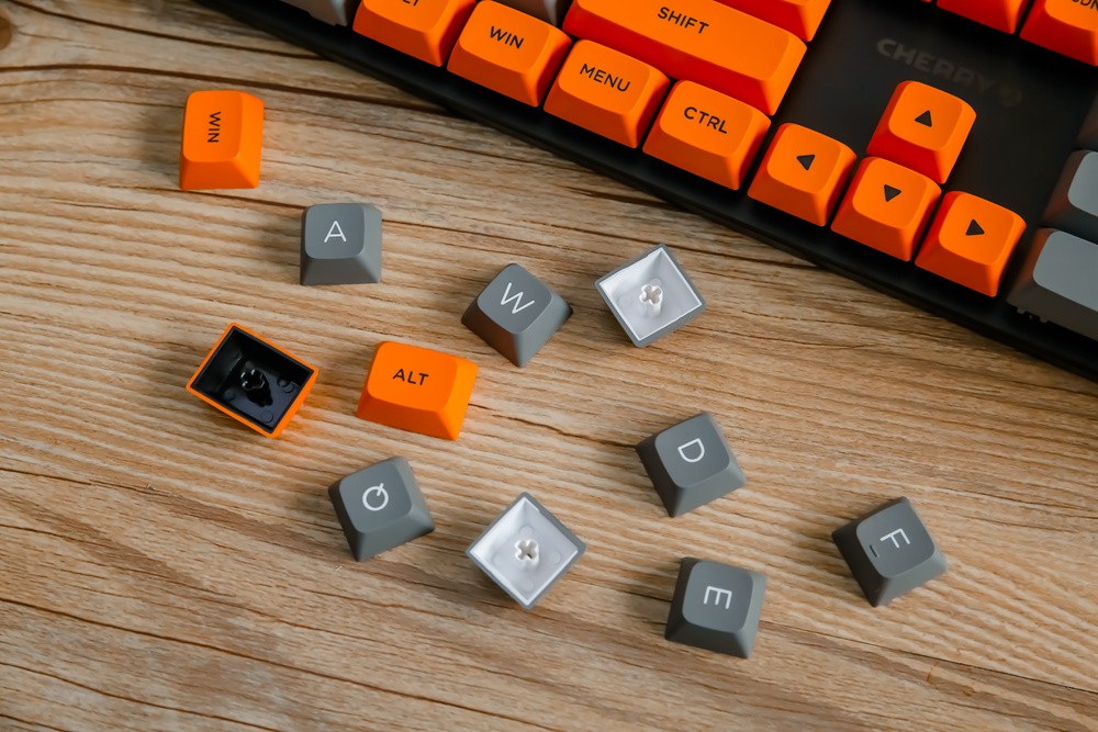 办公纯黑色机械键盘,工业风机械键盘