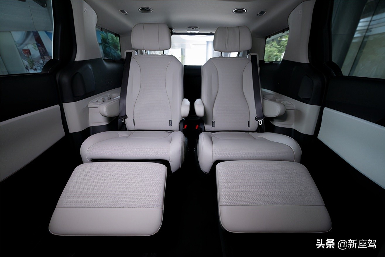 起亚嘉华旗舰款对比gl8陆尊尊享型,第四代嘉华gl8