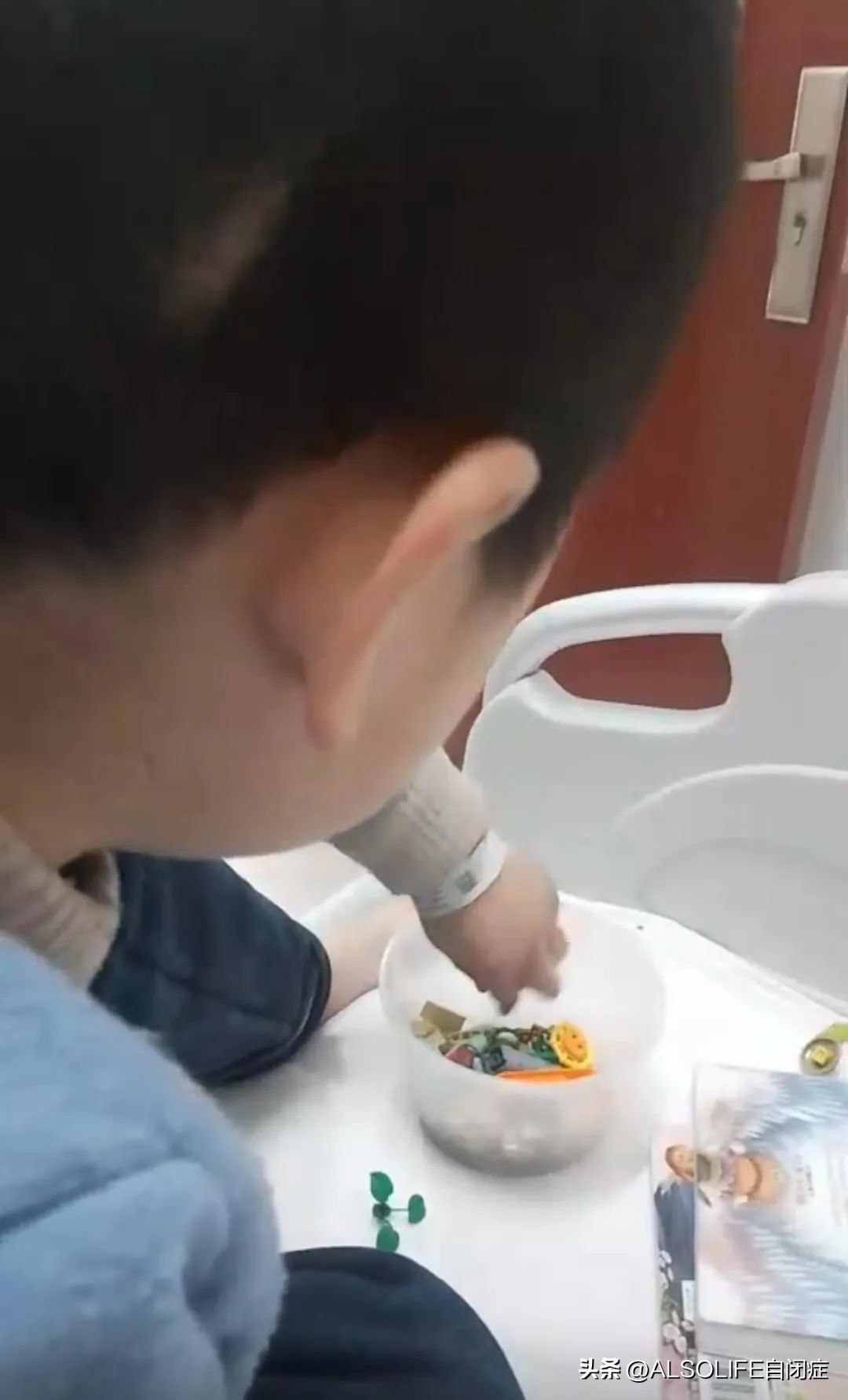 孩子患髓母细胞瘤妈妈求助信,8岁儿子得白血病单亲妈妈