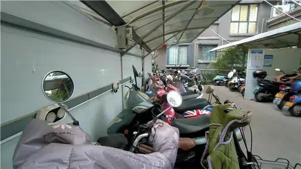 电动车转电门就掉两格电,电动车加电门就掉电松开又恢复