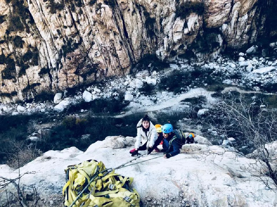 20230513嵩山月亮坡四号线溜腿，旁边的小山脊又出意外了