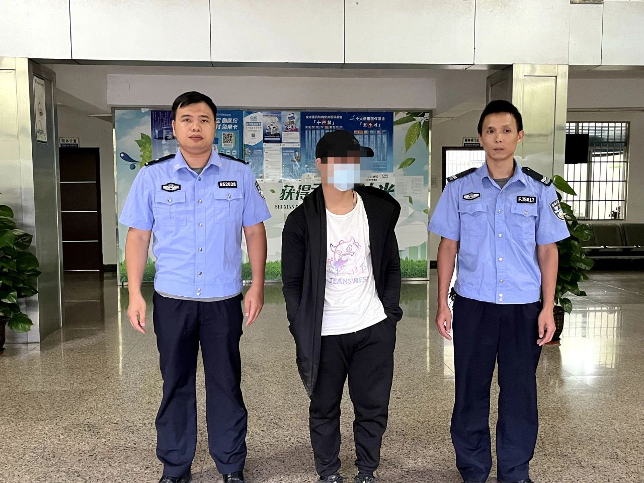 好人好事救助孤寡老人,暖心警察好人好事