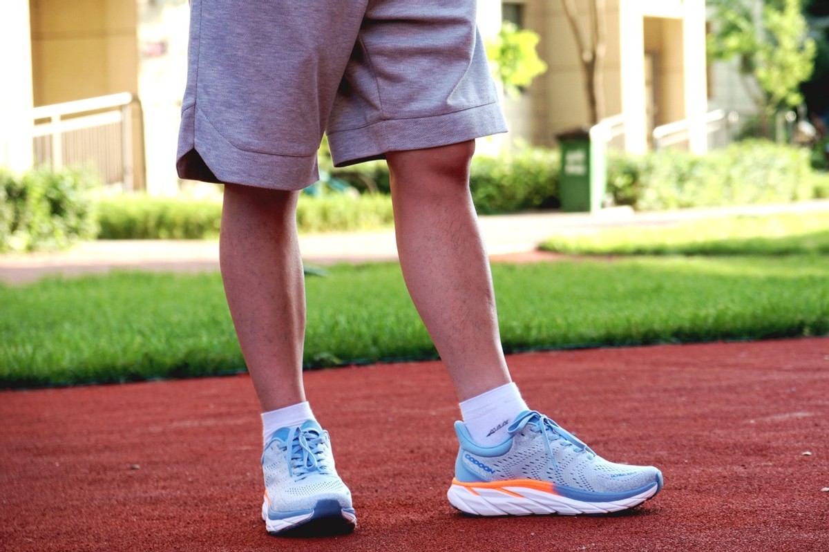 推荐踩屎感特别强的国产跑鞋,出街运动两不误