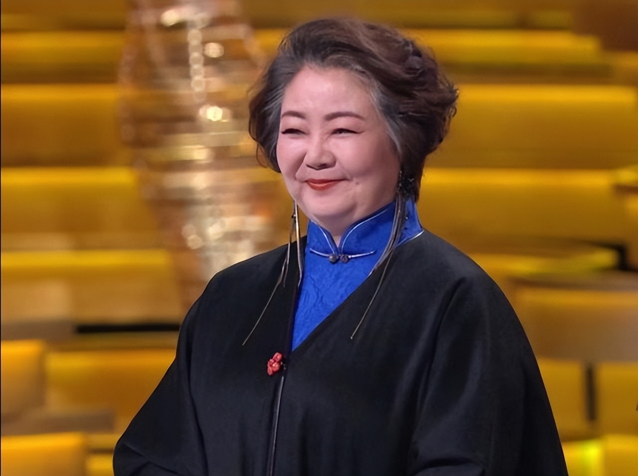 殷桃出席活动的造型,殷桃出席活动服装