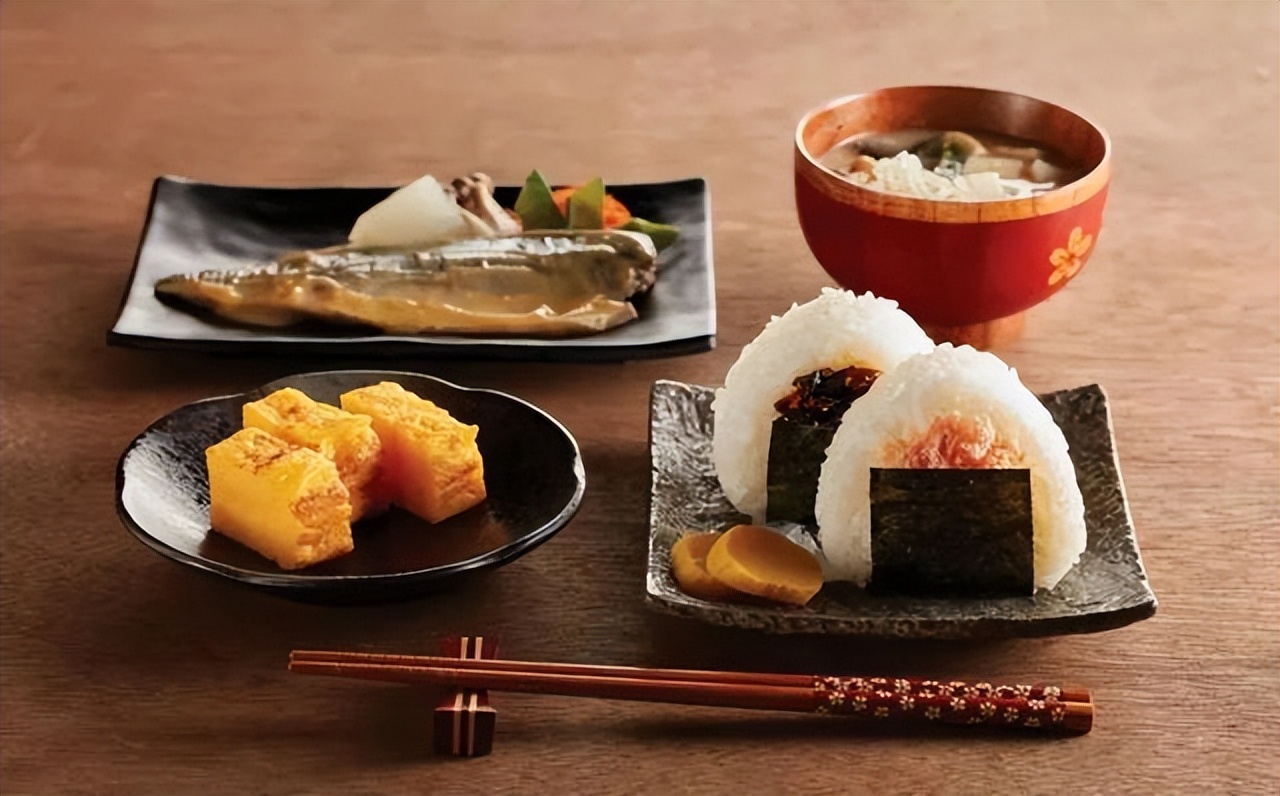 日本人不爱运动却长寿视频,日本人为什么爱喝酒而且又长寿