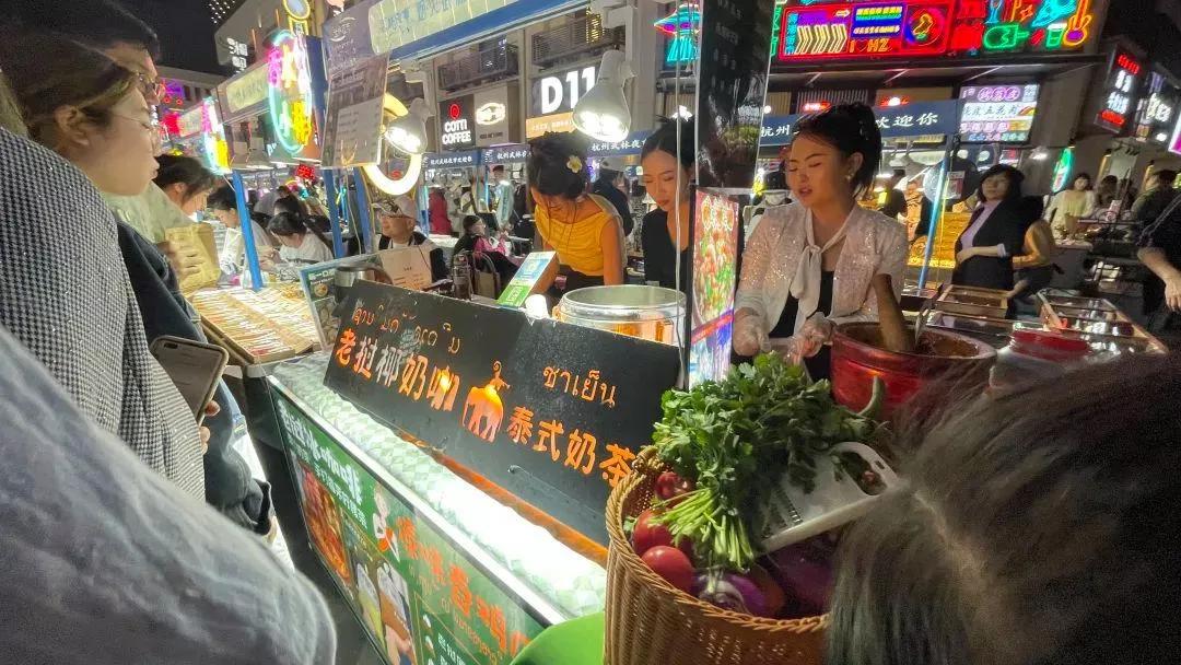 95后空姐夜市摆摊卖奶茶,95后空姐辞职夜市摆摊卖咖啡奶茶