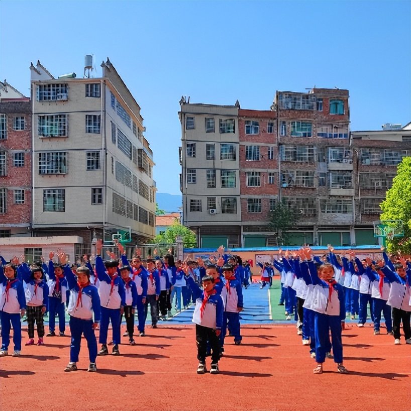 南康赤土民族小学,南康区赤土民族中心小学六年级