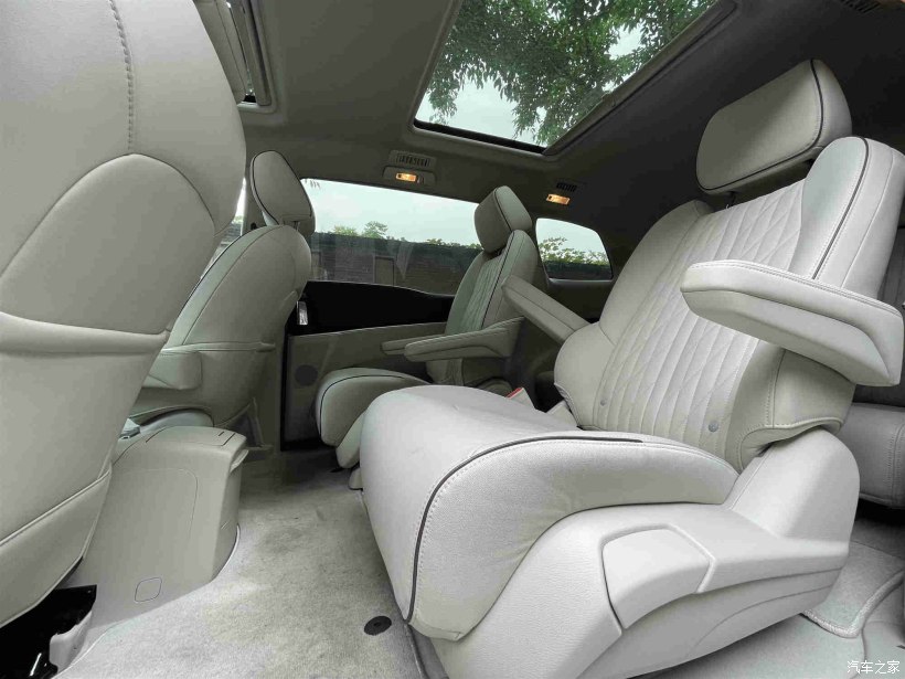 对比试驾gl8与m8,20年以上的老gl8值得购买吗