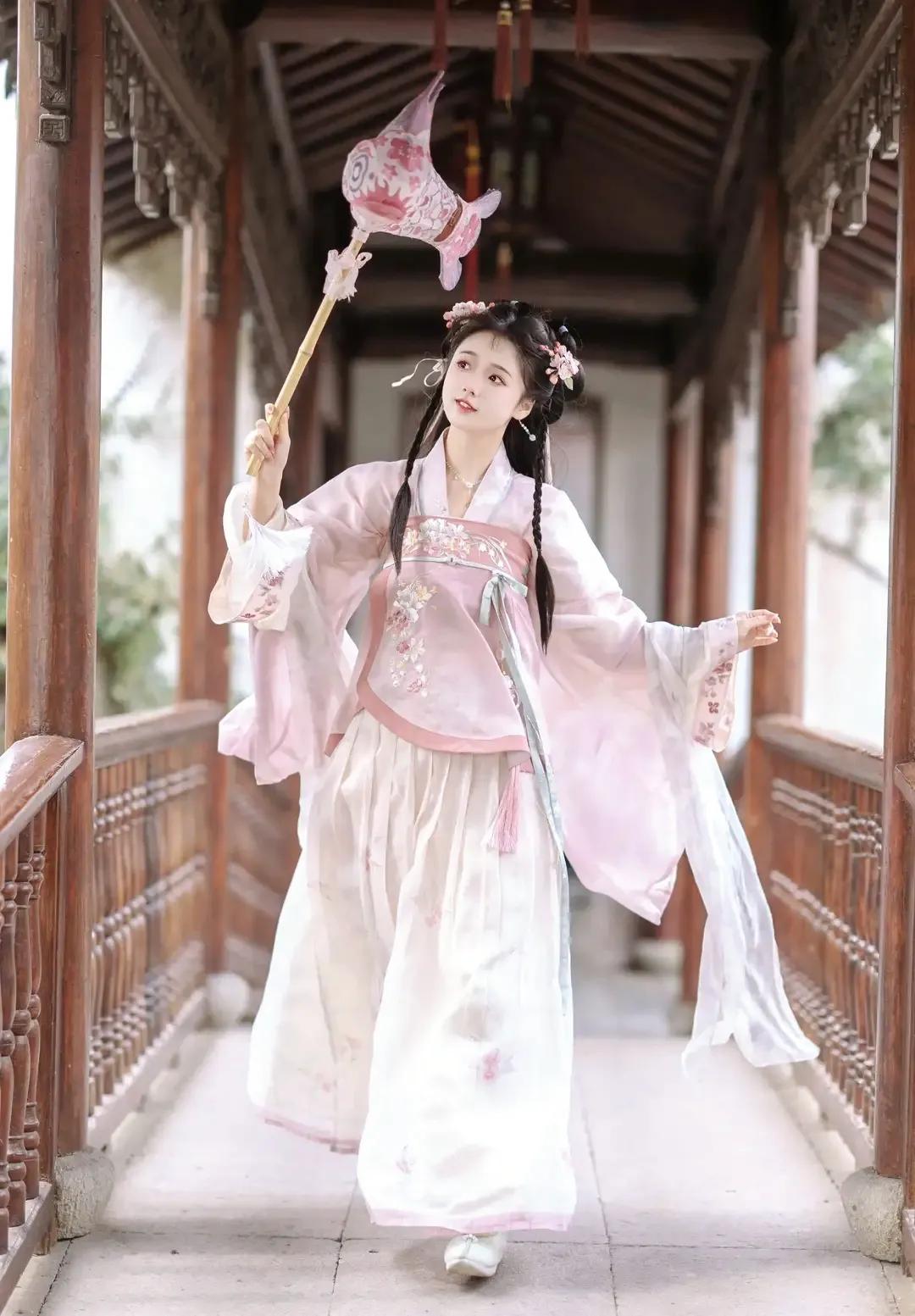 最美汉服惊艳世界,穿汉服惊艳全世界