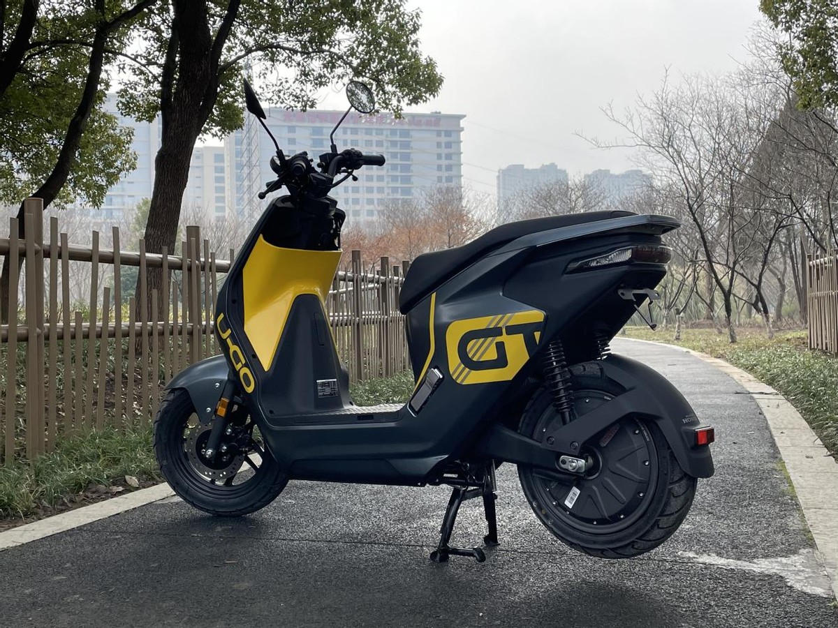 绿源雅迪电动车哪个更好,本田绿源电动车哪个好