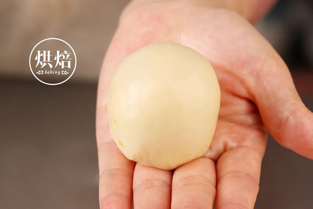 15块一个的蛋黄酥,平价好吃蛋黄酥