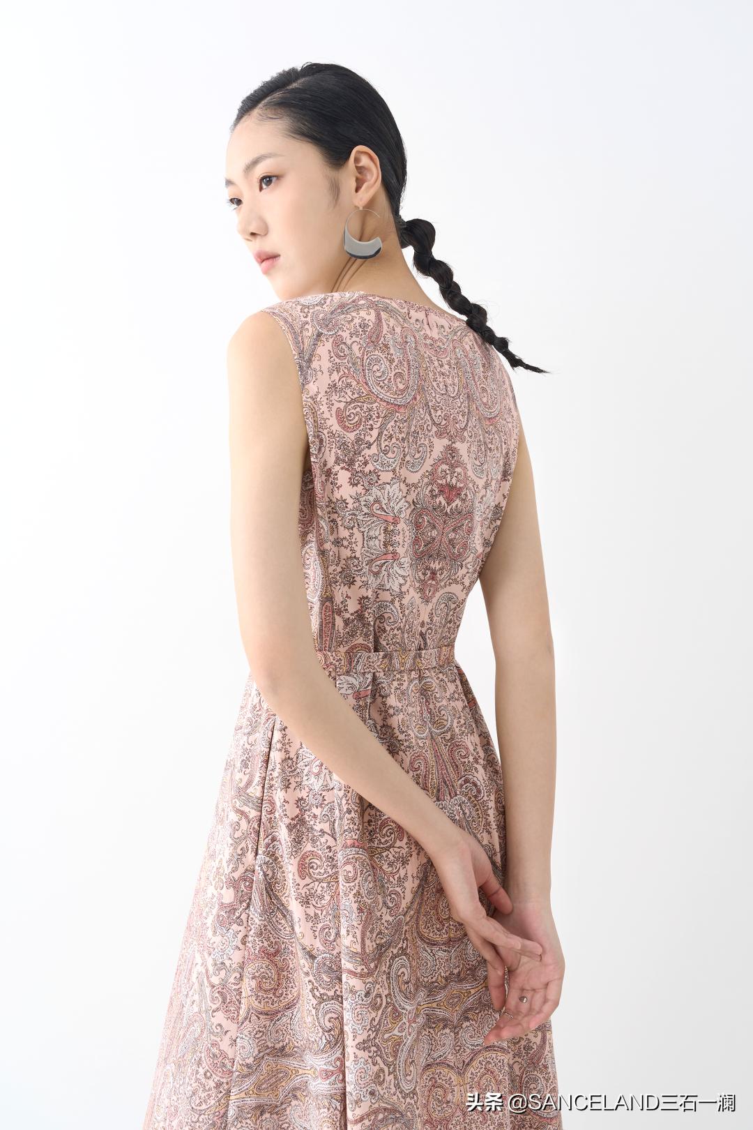 秋水伊人方领印花连衣裙,印花连衣裙怎么搭好看