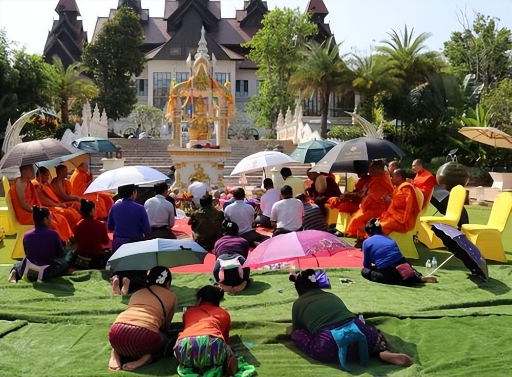 云南西双版纳傣族泼水节一览表,西双版纳一年一度的傣族泼水节