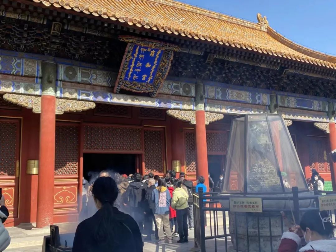 年轻人疯狂买彩票,彩票中了1800万这辈子够花了吗