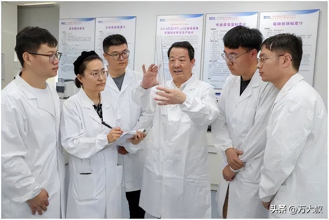 中国最先进的玻璃新发明,研制出超坚硬的新型玻璃