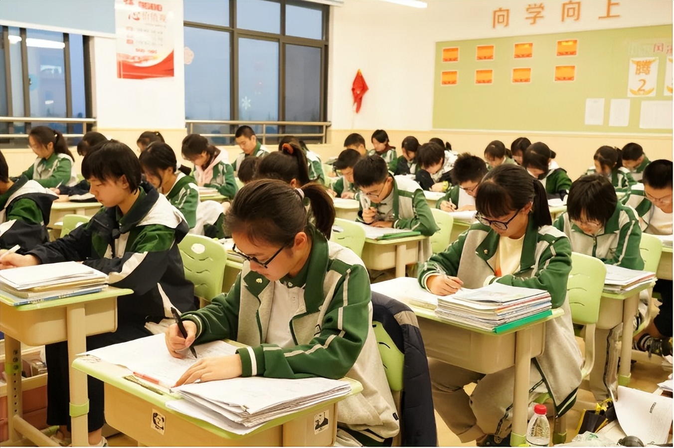 以一日之力，应朝阳之功——记乐山东辰高中部的一天