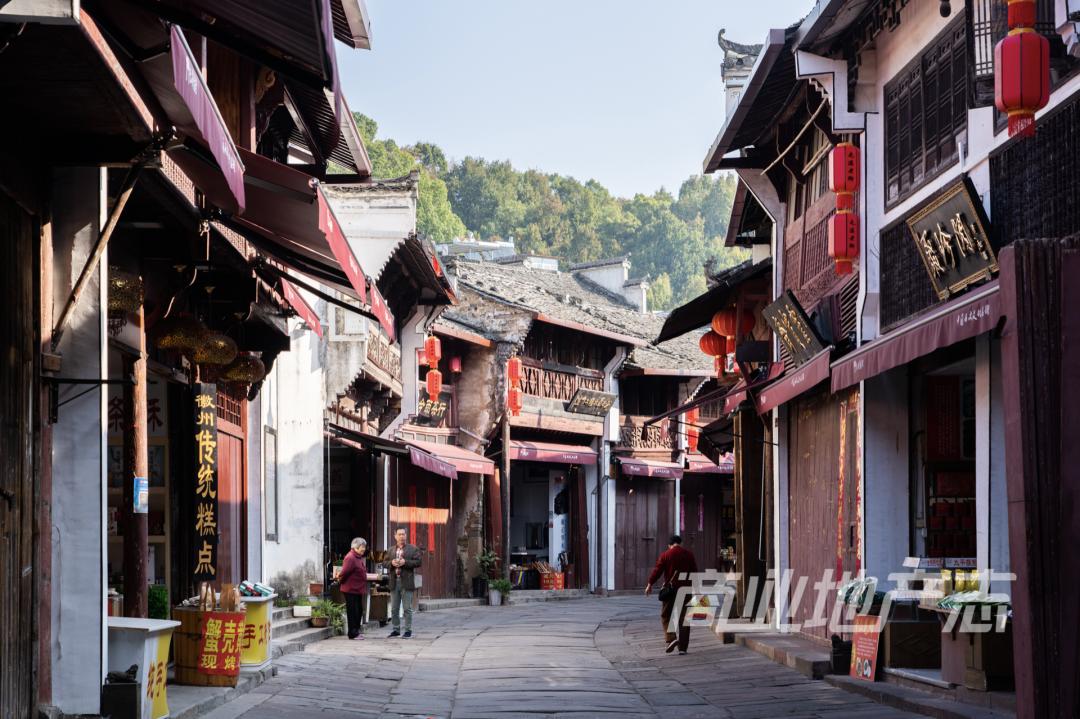 黄山风景屯溪老街,夜游黄山屯溪老街一角