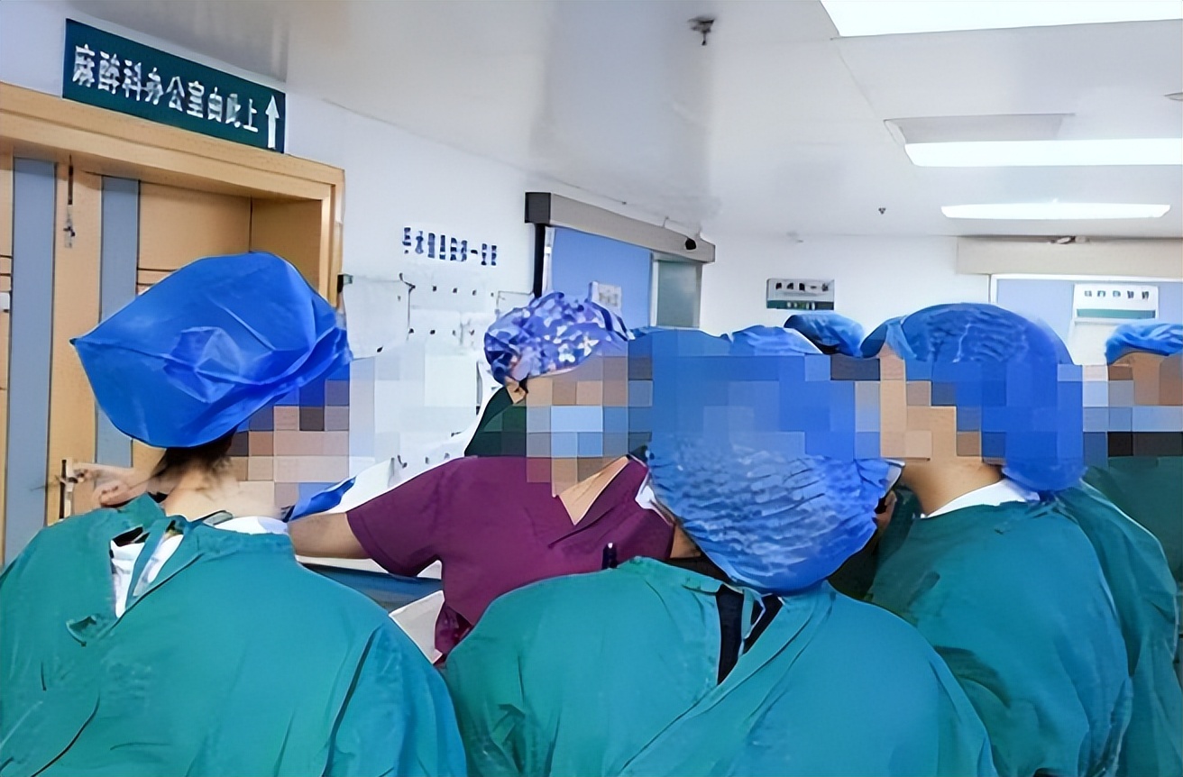 21岁女孩流产遭4名医生围观,女子做手术被围观
