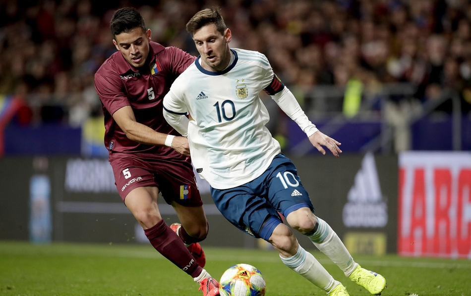 阿根廷足协主席宣布要为球王梅西退役10号球衣,足协不应滥用权力