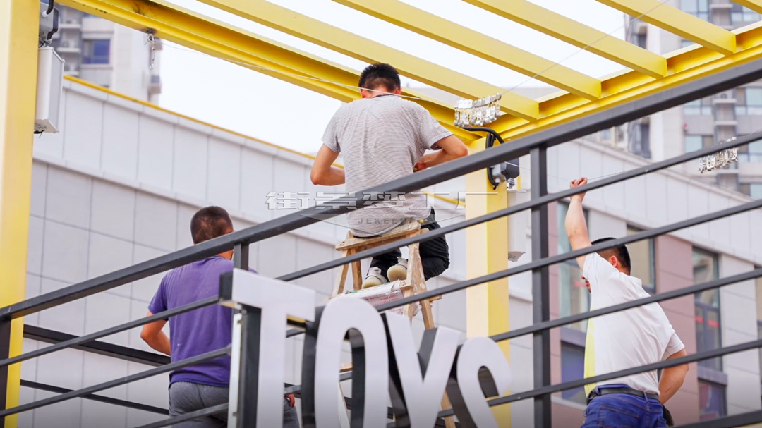 激活疫后经济复苏，这条集装箱商业街一开街就鲨疯了