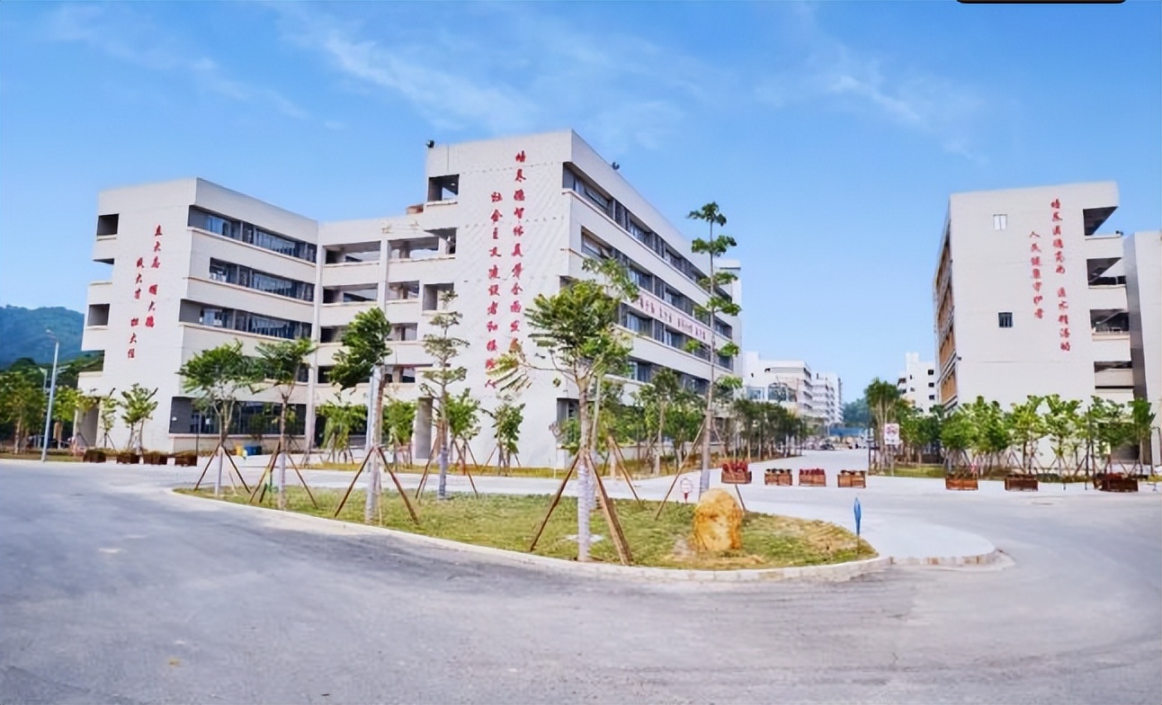 超委屈！这8所公办大学，因为3个原因，竟被误认为是民办？