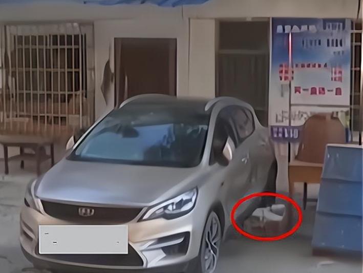 门口被人乱停车堵住了,家门口被人乱停车堵住