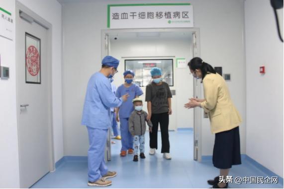 致敬改革开放致敬民营企业家——李书福