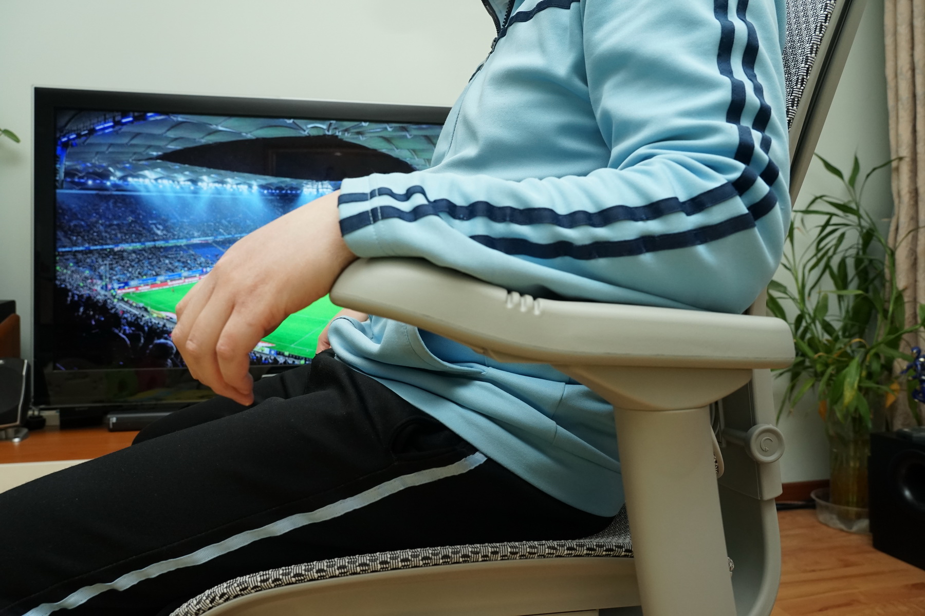 实用至上，久坐腰不累腿不麻的高品质人体工学椅：保友优旗舰W2代