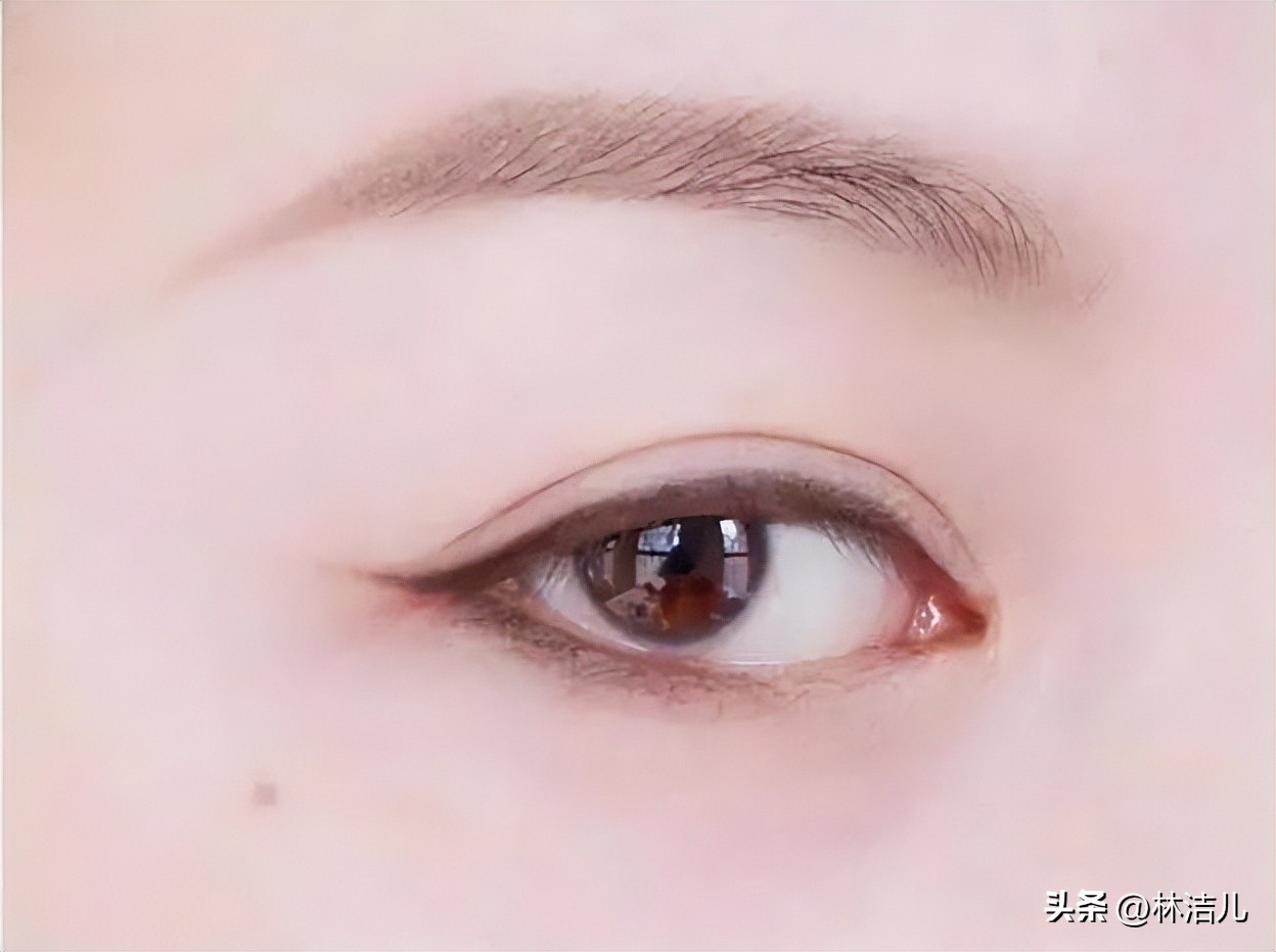 周冬雨眼型怎么画眼妆,周冬雨眼尾眼线怎么画