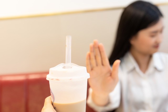 男生老是送我吃的东西,男生老是送一些便宜的小礼物