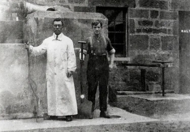 山崎威士忌750毫升和700毫升区别,茅台好喝还是同价位的威士忌好喝