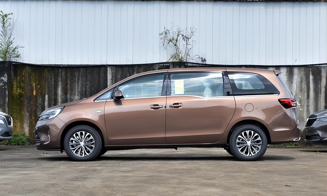 现代库斯途和别克gl8哪个省油,现代库斯途和别克gl8车内空间对比