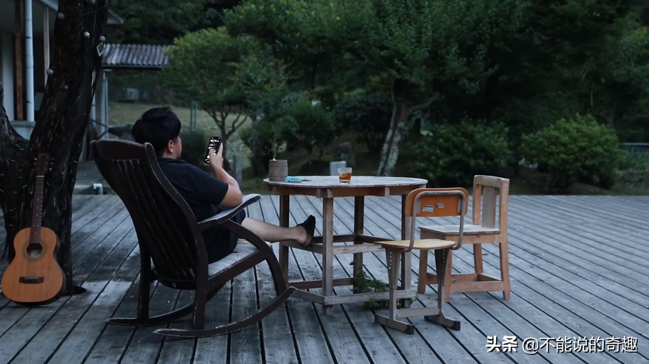 他住在日本深山一间废弃了的学校里7年，活成了许多人追求的样子