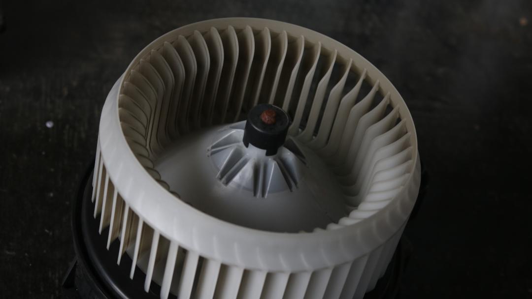 老旧丰田霸道修复,04年丰田霸道翻新改造全过程