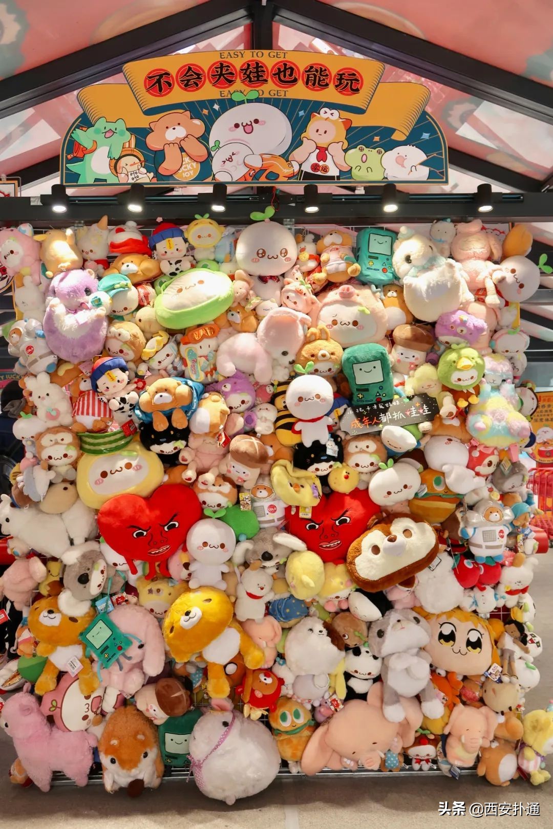 最近很火的夹娃娃机,夹娃娃机超大手办