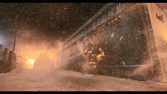 为何尘封72年?徐克发挥什么特长?美军死去士兵那瓶酒有何隐喻?