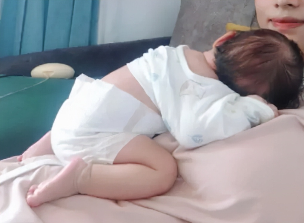 新生婴儿母乳喂养攻略,每个阶段宝宝母乳喂养该喂多少