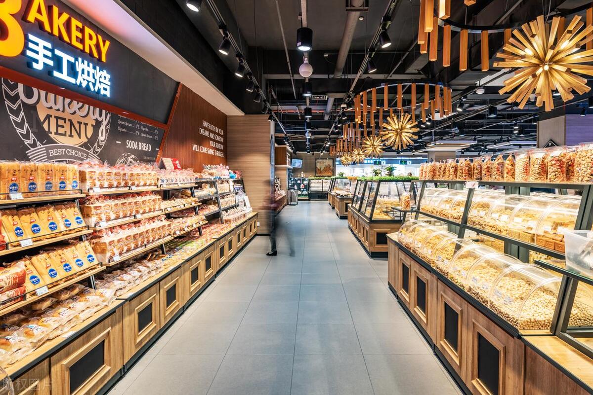 70岁老板开超市利润,开超市一年净赚300万